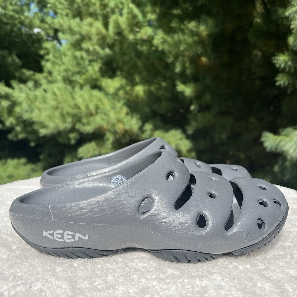 Keen Yogui Slip-on Clog Womens 9 | Mens 7 Gray Black Comfort Recovery Sandals
